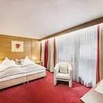 Hotel Living & Vitalhotel Edelweiss 4*