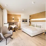 Hotel Living & Vitalhotel Edelweiss 4*