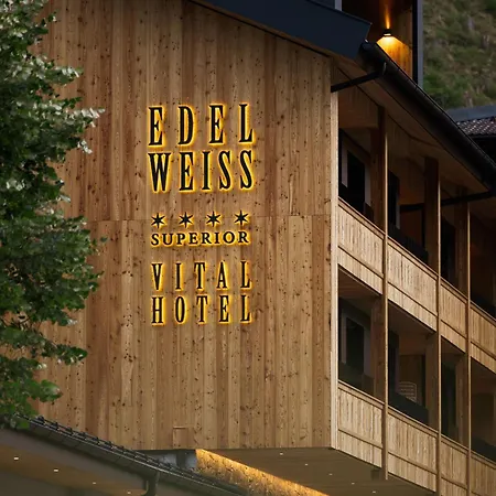 Hotel Living & Vitalhotel Edelweiss 4*