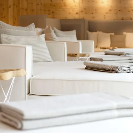 Отель Living & Vitalhotel Edelweiss Нойштифт-им-Штубайталь