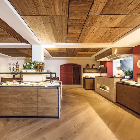 Living & Vitalhotel Edelweiss Отель 4*