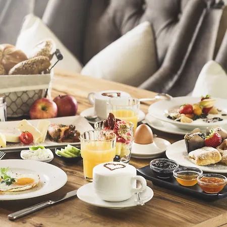 Отель Living & Vitalhotel Edelweiss Нойштифт-им-Штубайталь