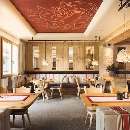 Living & Vitalhotel Edelweiss 4* Нойштифт-им-Штубайталь