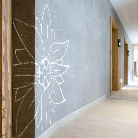 Отель Living & Vitalhotel Edelweiss 4*