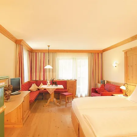 Living & Vitalhotel Edelweiss Hotel 4*