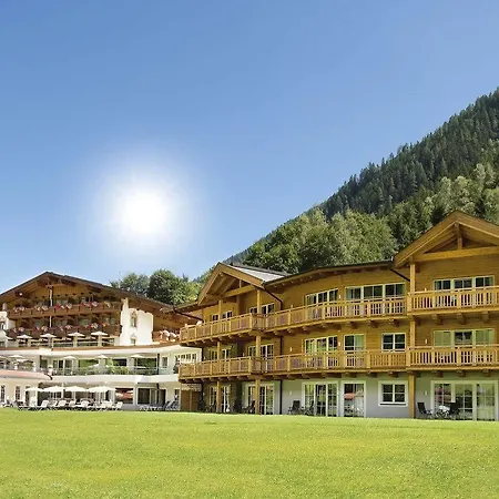 Hotel Living & Vitalhotel Edelweiss 4*