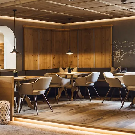 Living & Vitalhotel Edelweiss מלון