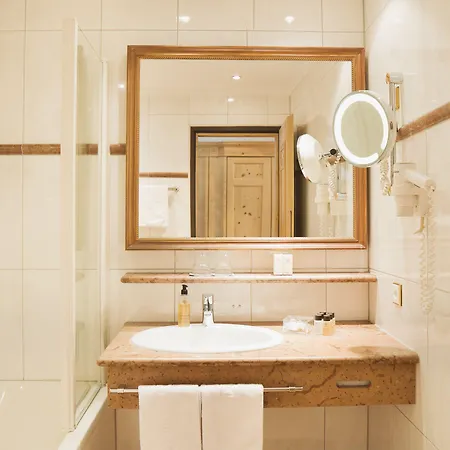 Living & Vitalhotel Edelweiss מלון